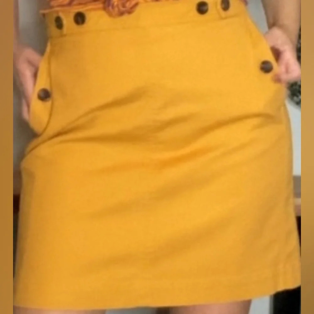 NWOT Ann Taylor Yellow Skirt Button Detail and Pockets - Picture 4 of 5